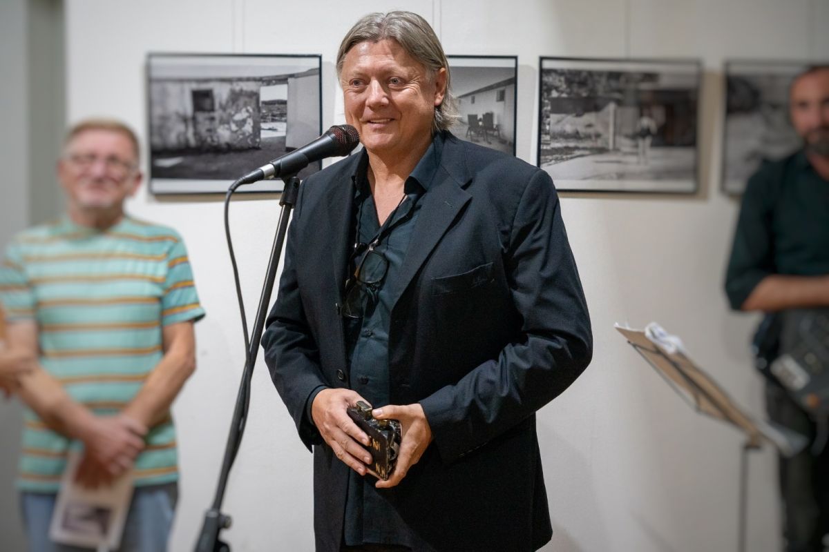 Predavač s VERN'a Krasnodar Peršun na otvorenju izložbe „Posljednji dan ljeta 2024.“