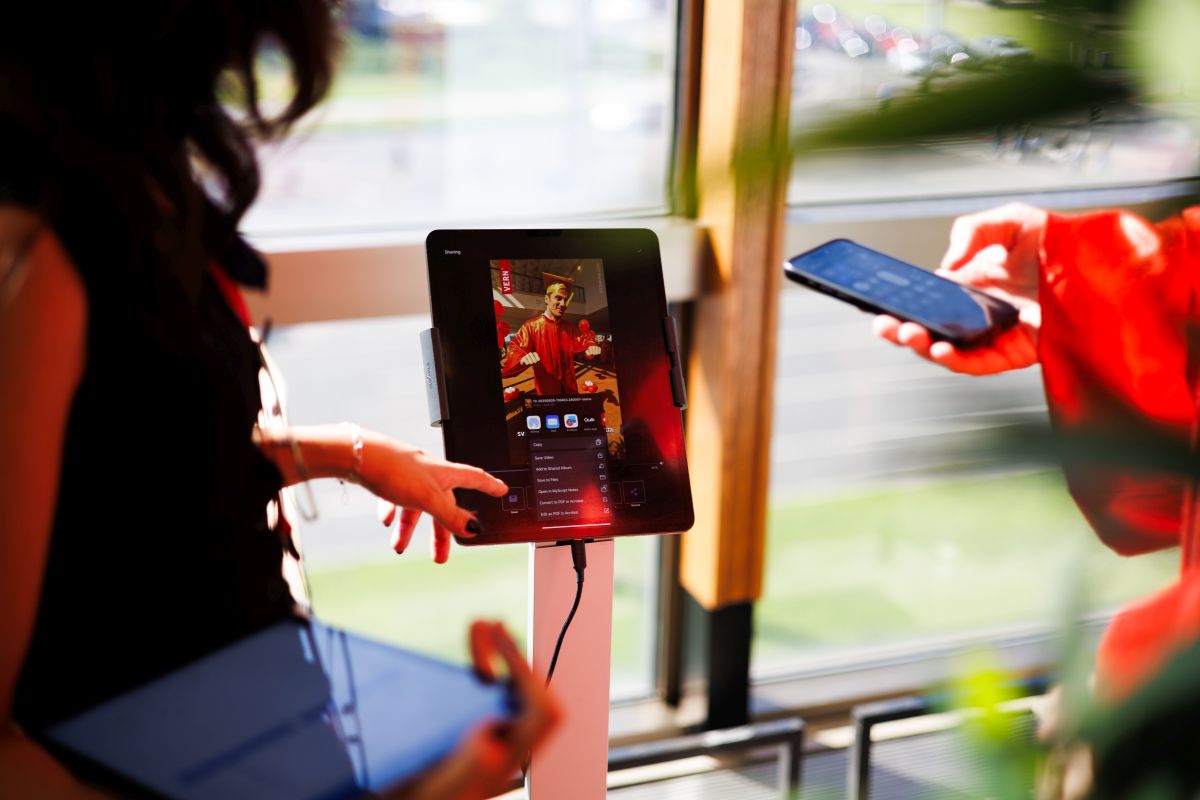 U KD Vatroslava Lisinskog održana je 21. promocija diplomanata Sveučilišta VERN'