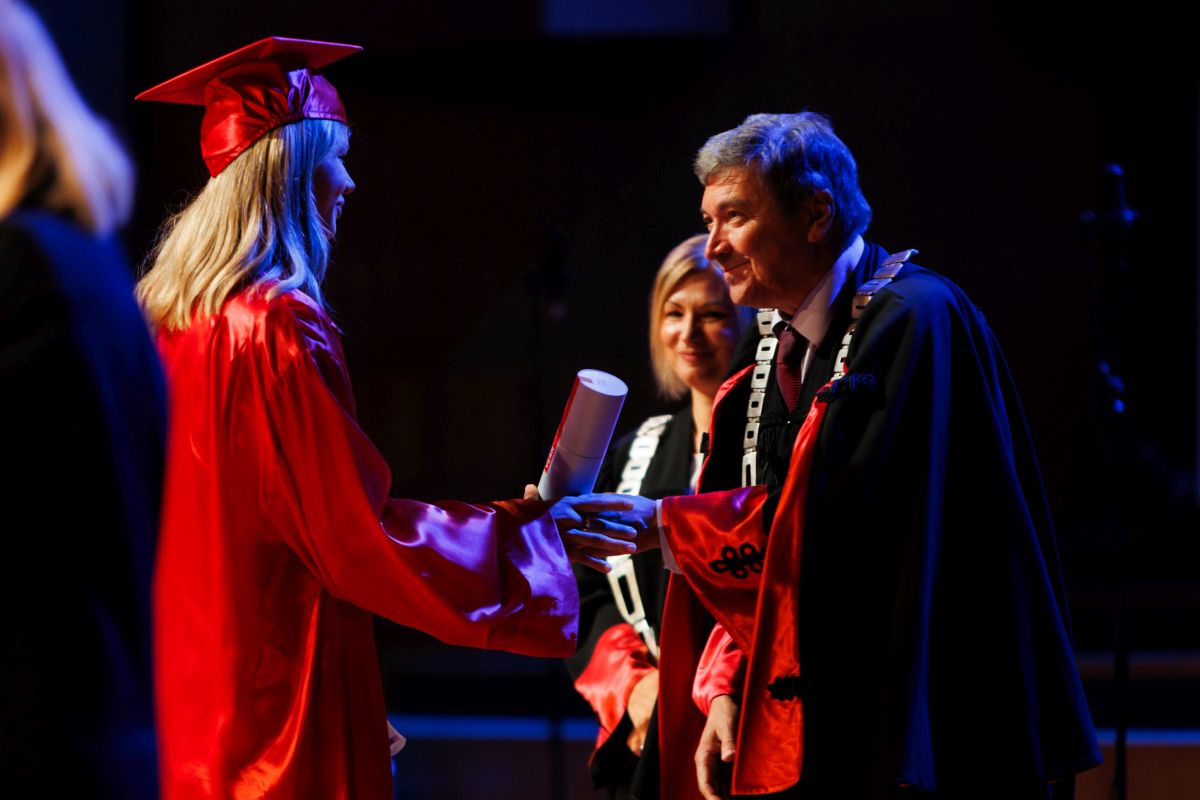 U KD Vatroslava Lisinskog održana je 21. promocija diplomanata Sveučilišta VERN'