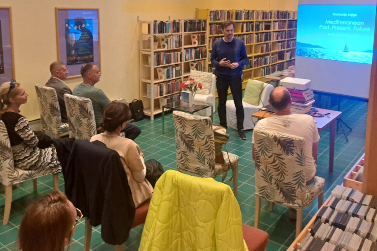 Promocija knjige „Mediterranean: Past, Present, Future“ u Gradskoj knjižnici grada Visa