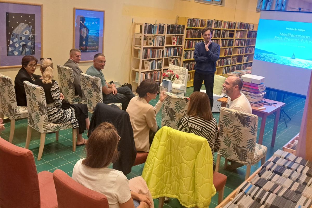 Promocija knjige „Mediterranean: Past, Present, Future“ u Gradskoj knjižnici grada Visa