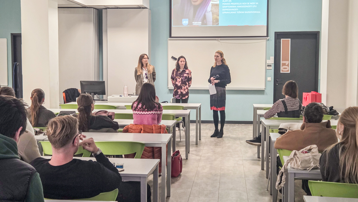 Marijana Bokun, mag. polit. soc. i Maria Santini, mag. psych. uvode studente u temu predavanja