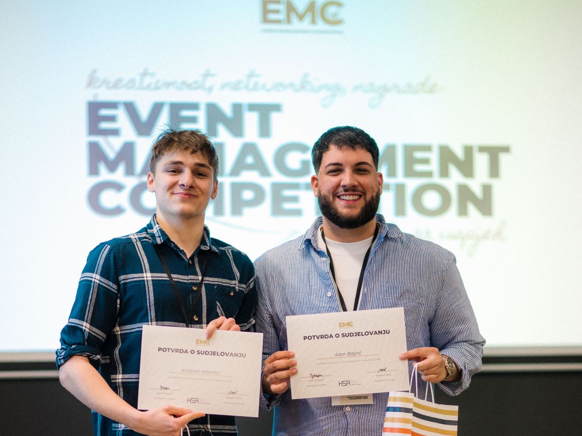 Studenti VERN'a Kristian Marinić i Alen Bajrić nakon osvajanja 2. mjesta na natjecanju Event Management Competition 2026.