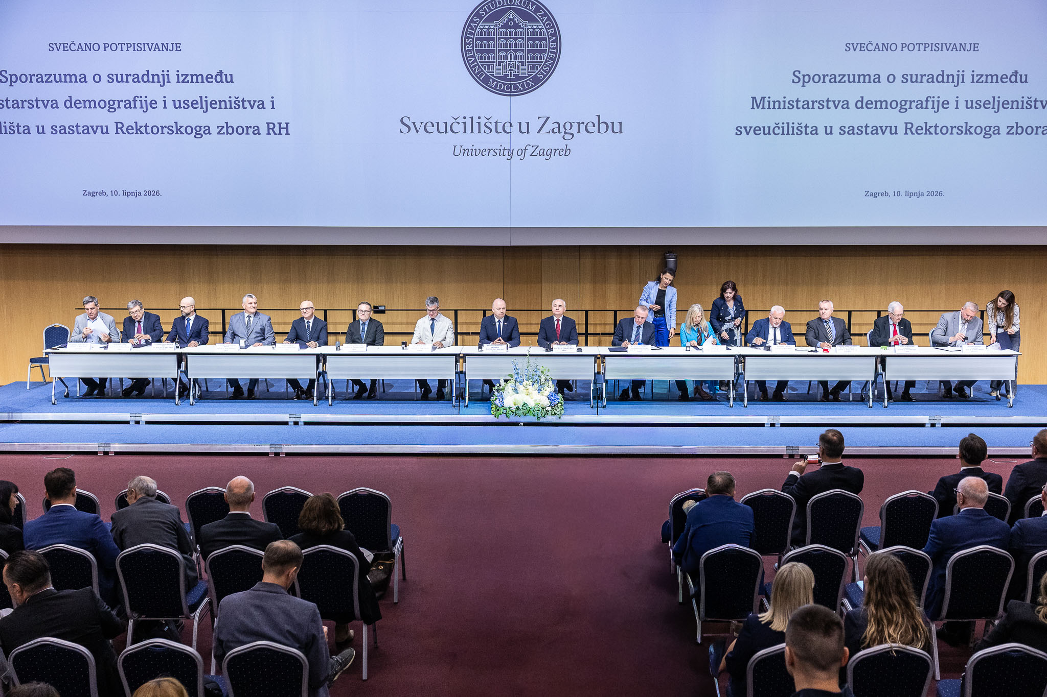 Predstavnici ministarstva i sveučilišta na potpisivanju sporazuma (foto: Leon Ginder)