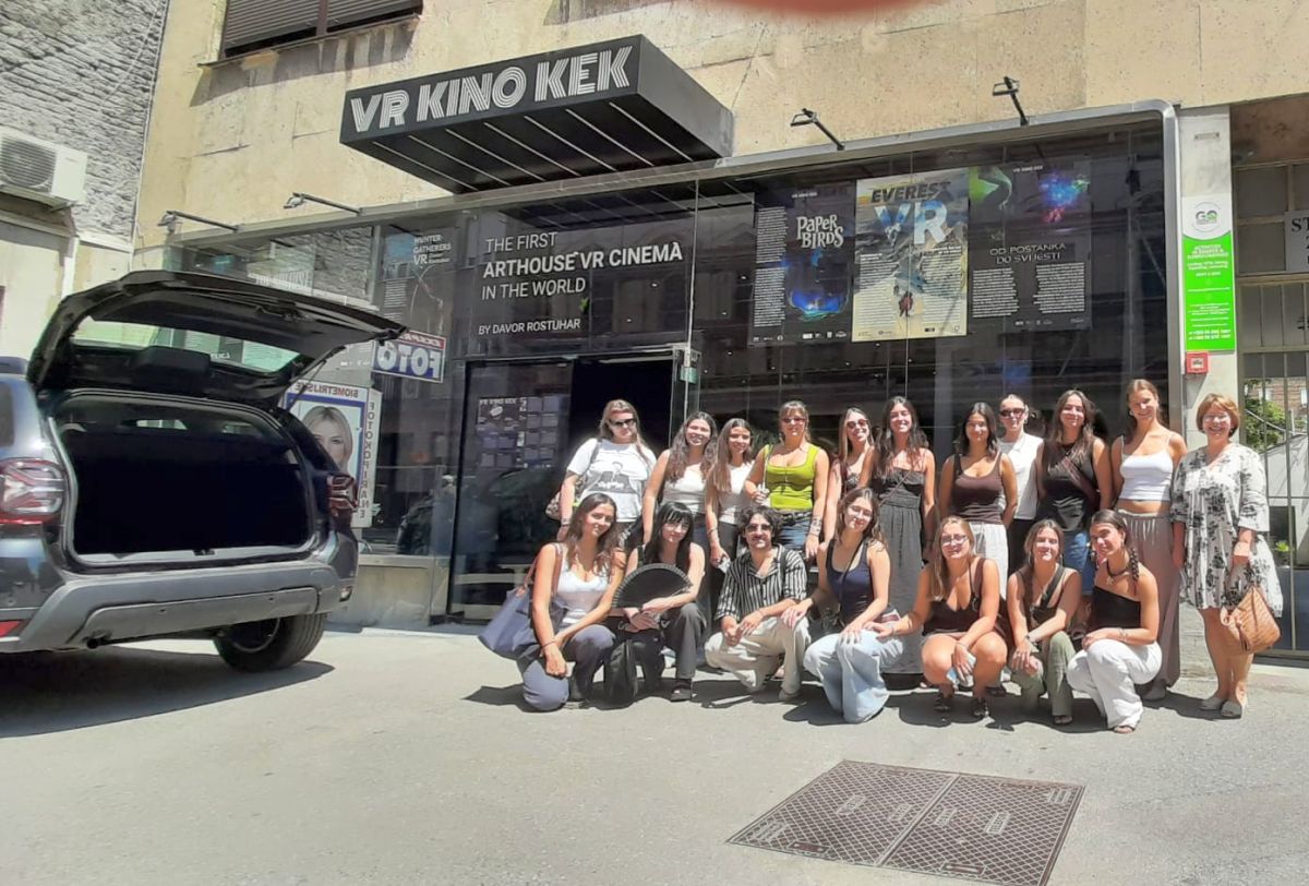 Erasmus studenti sa Sveučilišta VERN' i profesorica Jadranka Ivanković u posjetu VR kinu KEK