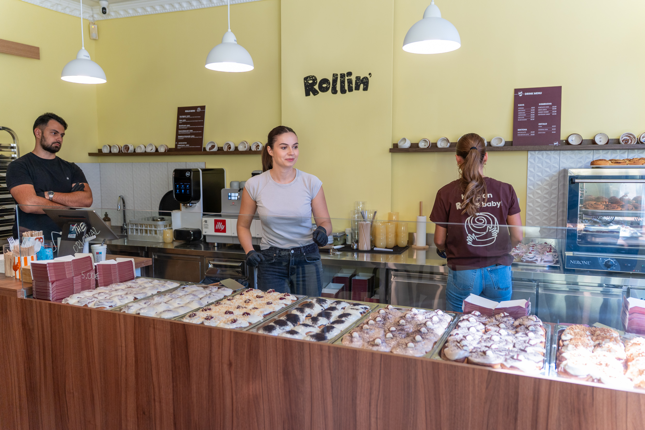 Studentica Sveučilišta VERN, Petra Bagarić ispred svoje Rollin' Artisan Bakery